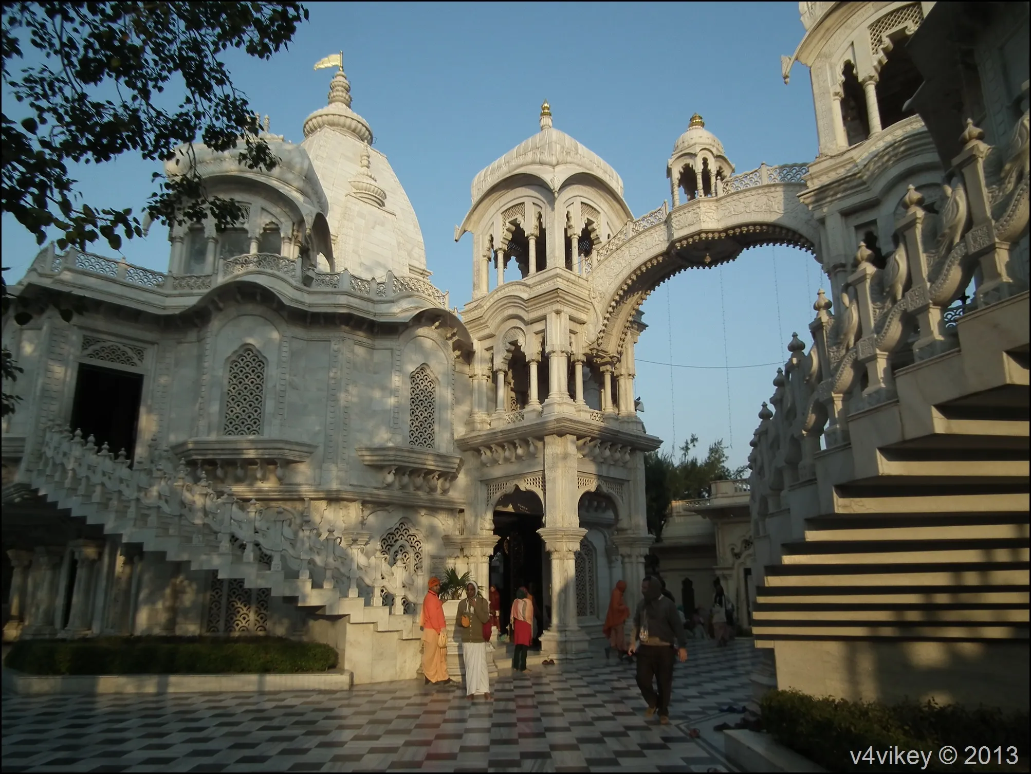 iskcon-temple-vrindavan-64_thumb